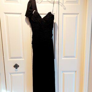 Oleg Cassini black cold shoulder gown size 6